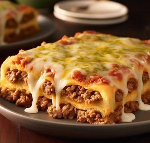 Am făcut ieri Caserola Runza pentru familia mea și toți au fost încântați! Combinatia de carne tocată de vită și varză într-o crustă crocantă a fost pur și simplu delicioasă