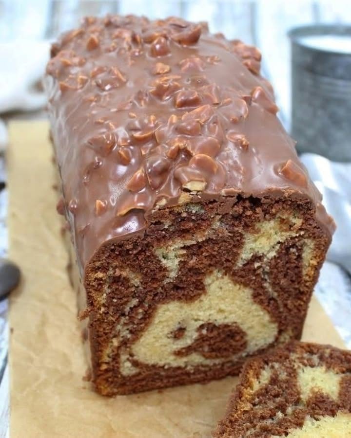 Chec Zebra Intens și Delicios – Desertul cu Două Lumi de Gust.