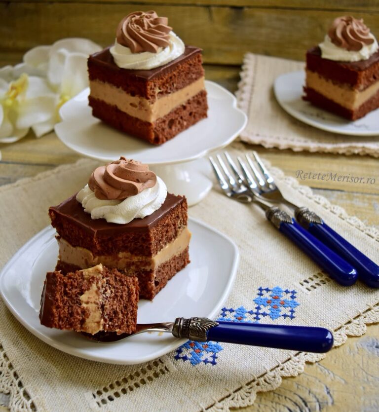Pentru că ne plac în mod deosebit cremele de prăjituri dulci-acrișoare, am preparat o delicioasă rețetă de prăjitură cu ciocolată și cremă fructată, dulce-acrișoară