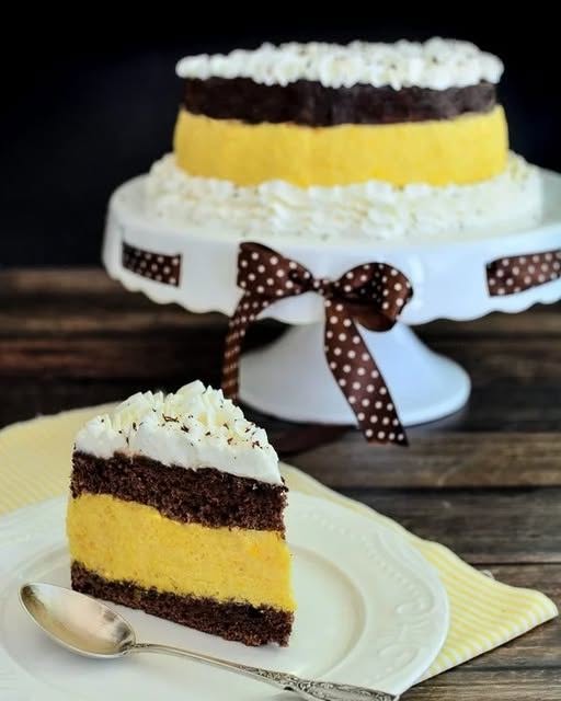 Un tort care arată festiv, dar nu ne cere diplomă de cofetar 
