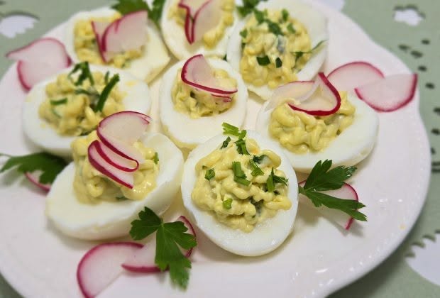 Oua umplute – aperitiv simplu cu maioneza