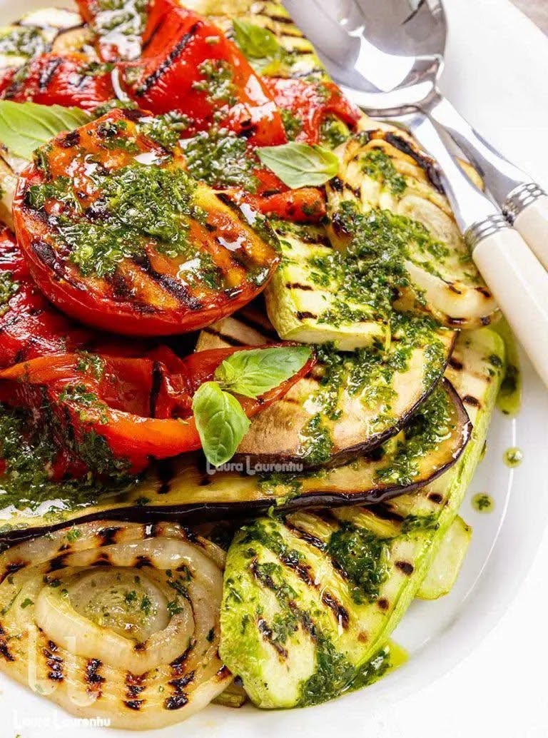 Legume la grătar – asortate, cu un dressing mediteranean, rețetă detaliată